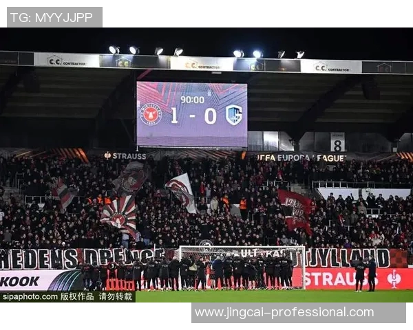 英超焦点战那不勒斯平巴黎圣日耳曼争议判罚引发全场热议